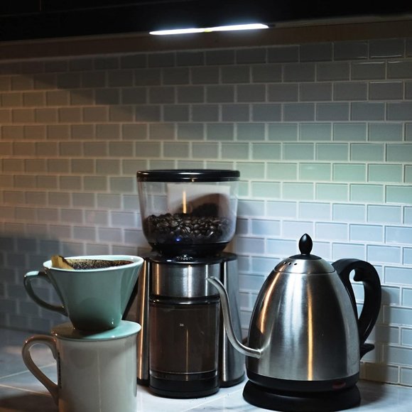 12 LED Wireless Light Bar 200 Lumen Magnetic/Keyhole & 3M Velcro Mount - Picture 5 of 5